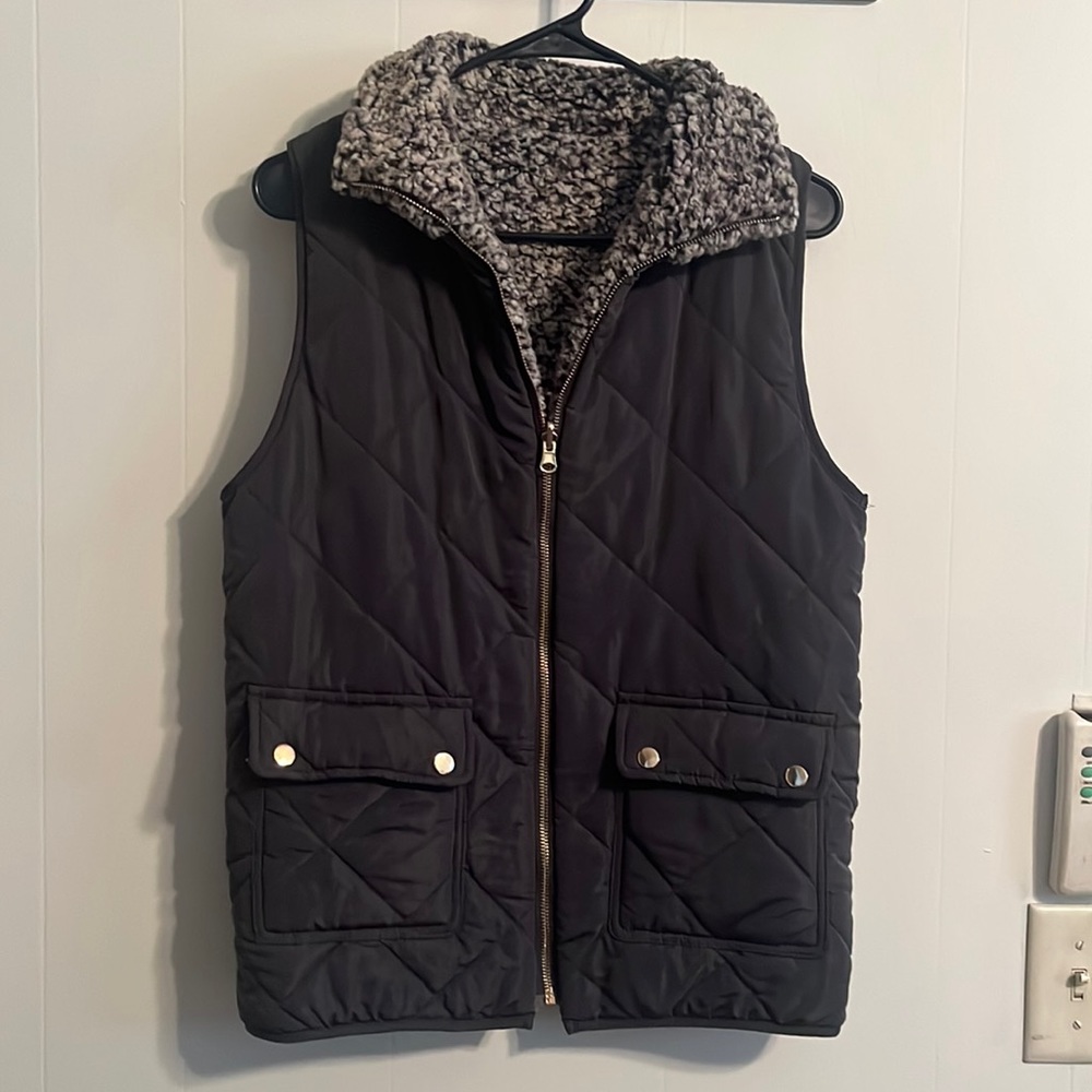 Reversible Sherpa vest with pockets. Never worn
